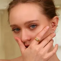 18K CZ Swirl Ring