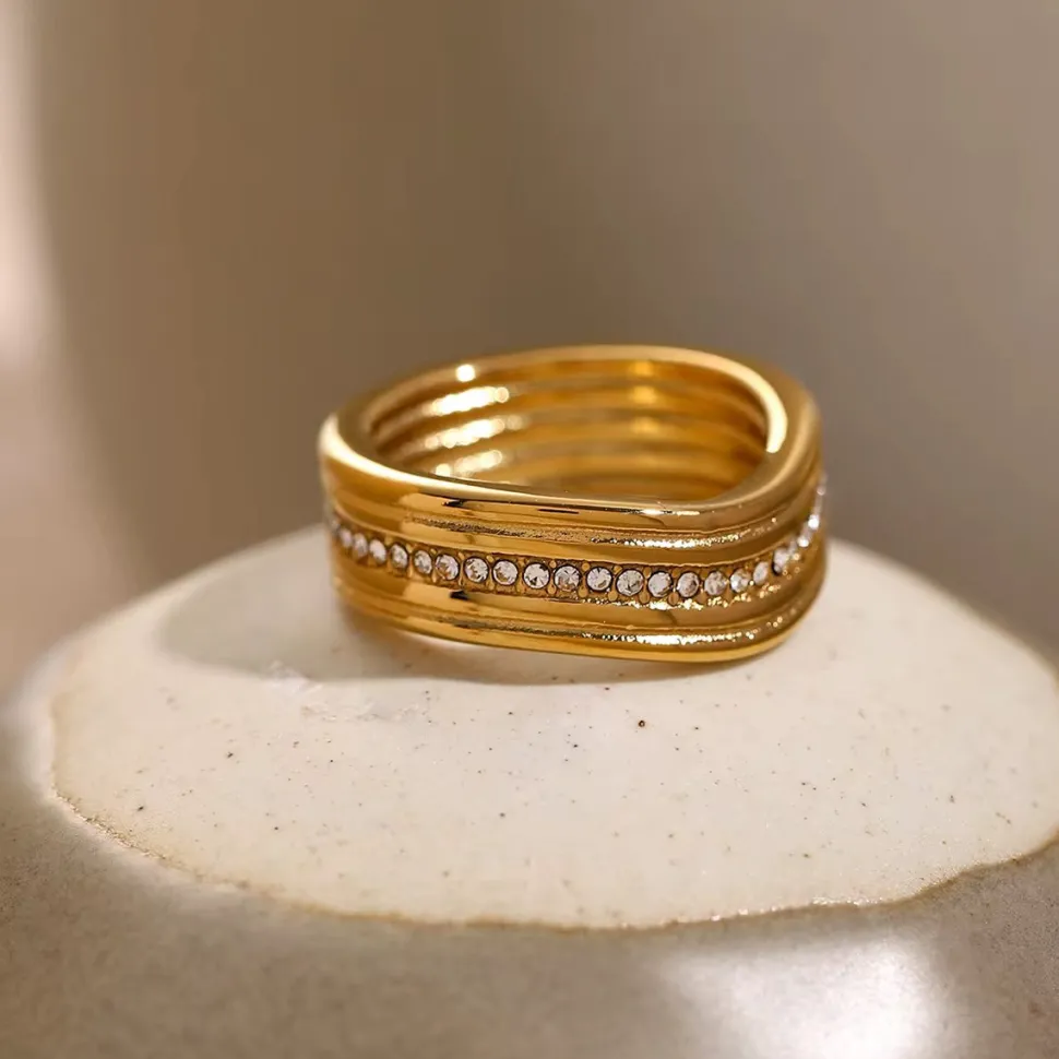 18K Irregular CZ Lined Ring