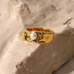 18K Pearl Band Ring