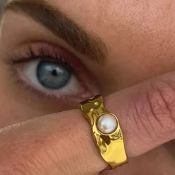 18K Pearl Band Ring