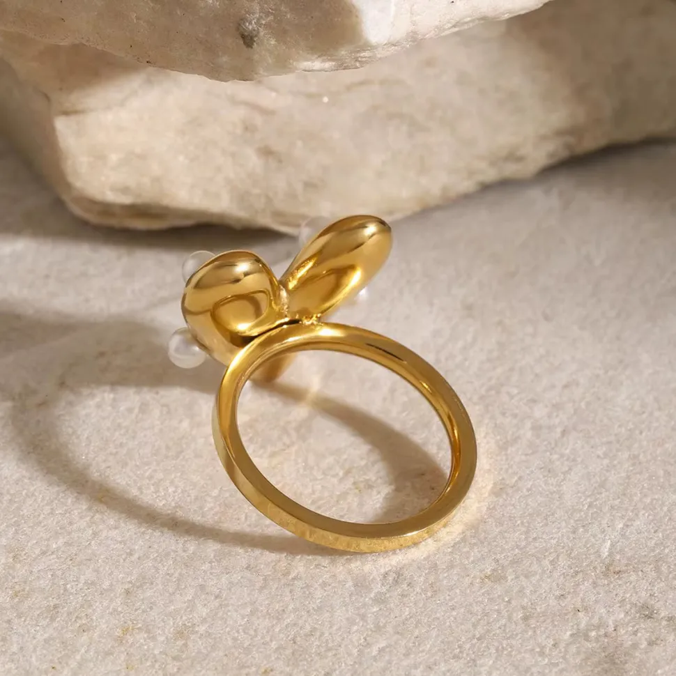 18K Pearl Heart Ring