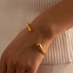 18K Smooth Open Bangle