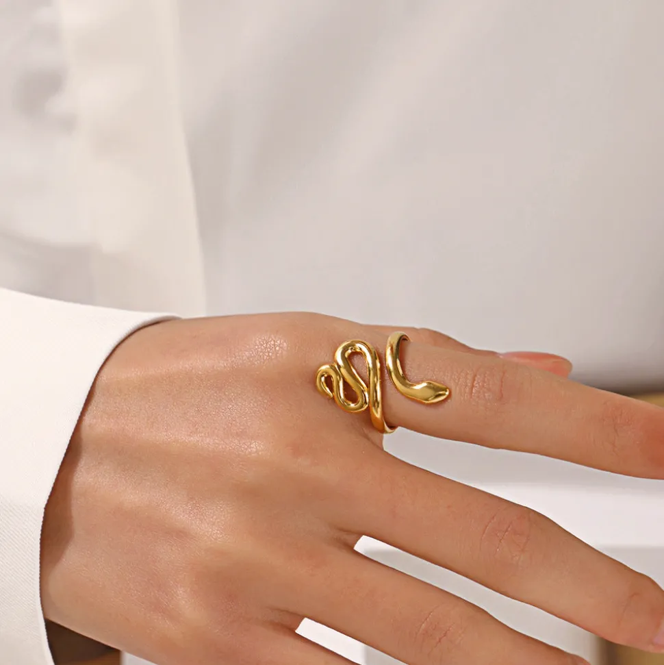 18K Smooth Snake Ring