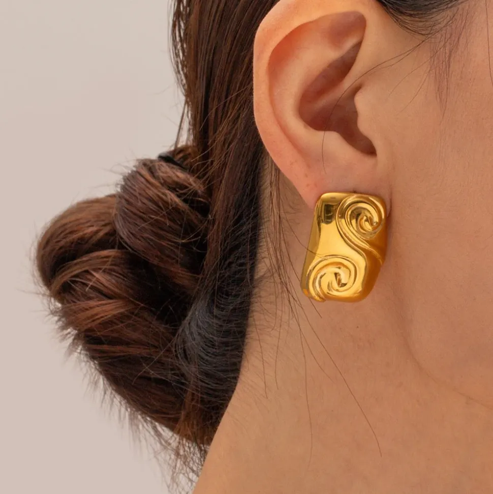 18K Statement Waves Studs